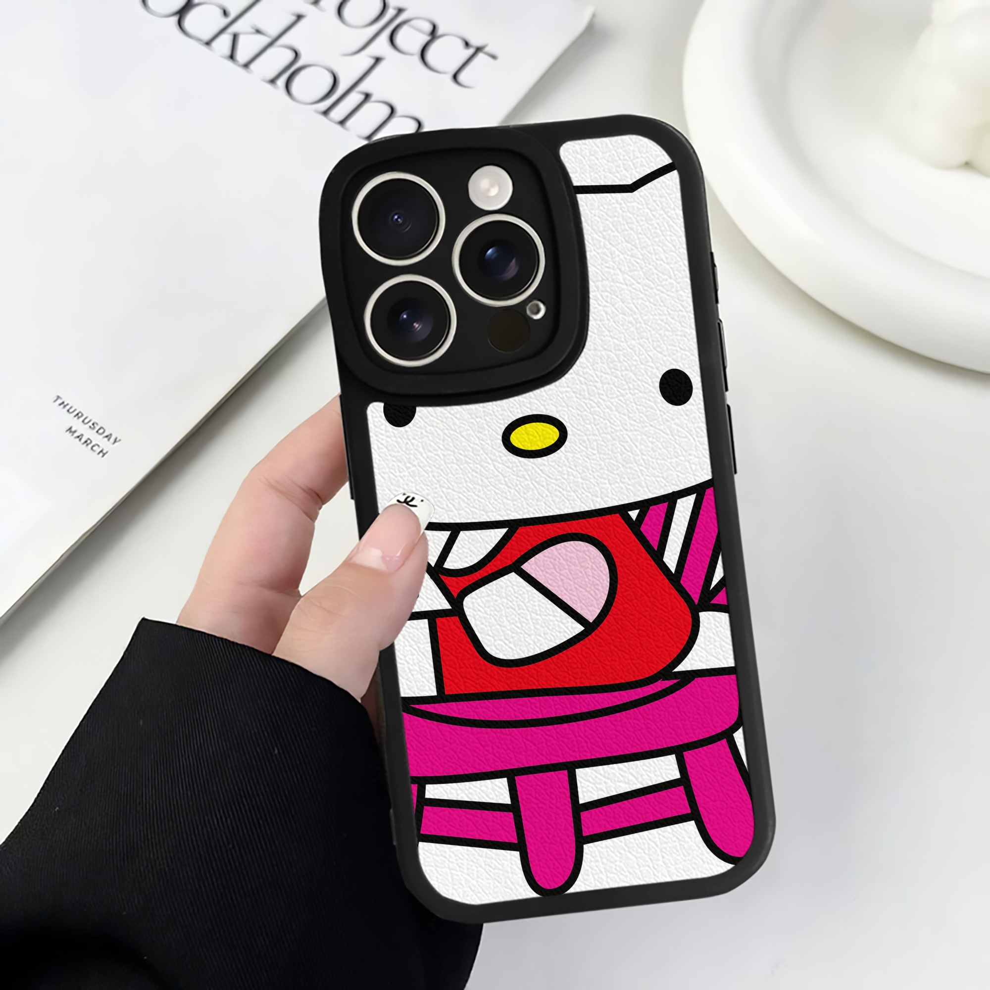 （画像用） Hello Kitty ハローキティ 【iPhone 16シリーズ対応】シリコンスマホケース（レザー調） 材質：シリコン